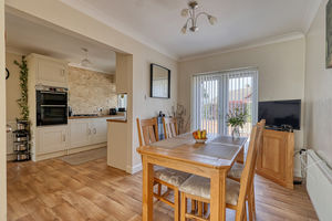 Diner/Kitchen- click for photo gallery